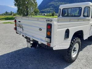 Image 2/26 of Land Rover Defender 110 (1991)