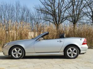 Image 5/48 of Mercedes-Benz SLK 320 (2001)