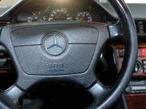 Imagen 8/23 de Mercedes-Benz E 200 (1996)