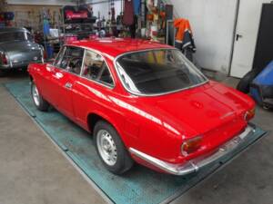 Bild 10/50 von Alfa Romeo Giulia GT 1300 Junior (1972)