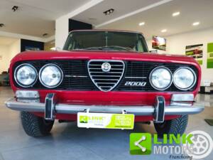 Imagen 10/10 de Alfa Romeo 2000 Berlina (1973)