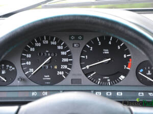 Image 26/46 of BMW 325i Touring (1991)