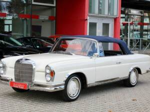 Image 7/19 of Mercedes-Benz 220 SE b (1963)