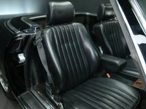 Image 18/30 of Mercedes-Benz 560 SL (1987)