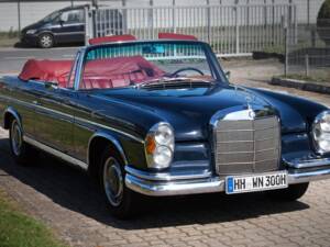 Image 6/39 of Mercedes-Benz 300 SE (1962)