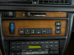 Bild 20/50 von Mercedes-Benz 190 D 2.2 (1984)