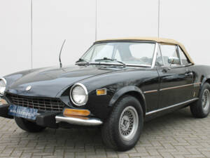 Image 1/22 of FIAT 124 Spider CS1 (1974)