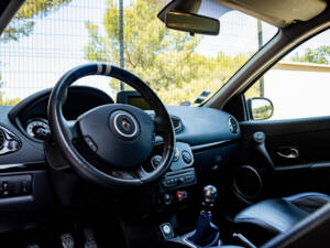 Image 16/40 of Renault Clio Gordini R.S. (2012)