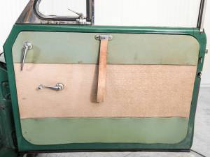Image 14/50 of Morris Minor 1000 Traveller (1964)