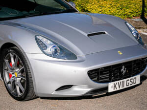 Image 8/44 de Ferrari California (2011)