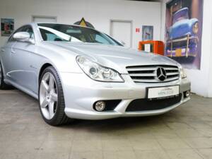 Image 3/34 of Mercedes-Benz CLS 55 AMG (2005)