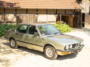 Image 12/63 of BMW 528i (1984)