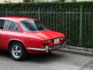 Image 9/36 of Alfa Romeo 2000 GT Veloce (1972)