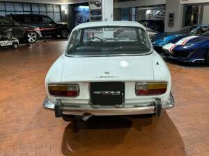 Immagine 6/22 di Alfa Romeo 2000 GT Veloce (1971)