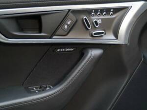 Image 49/50 of Jaguar F-Type (2019)
