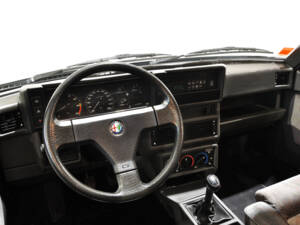 Bild 26/34 von Alfa Romeo 75 2.0 Twin Spark (1991)