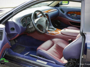 Image 5/59 de Aston Martin DB 7 Vantage (2002)