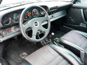 Image 19/27 of Porsche 911 Carrera 3.2 (1985)