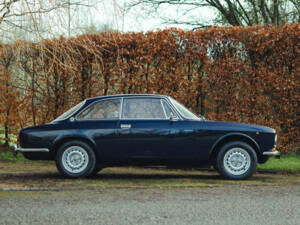 Image 5/50 of Alfa Romeo Giulia 1600 GT Junior (1977)