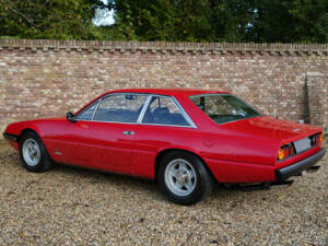 Image 2/50 of Ferrari 365 GT4 2+2 (1974)