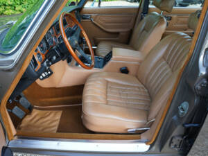 Bild 22/50 von Jaguar XJ 6 L 4.2 (1975)
