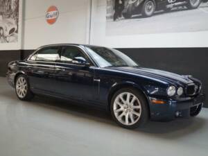 Immagine 19/50 di Jaguar XJ 8 4.2 (2008)