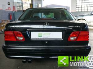 Imagen 5/10 de Mercedes-Benz E 55 AMG (1998)