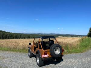 Image 14/49 de Jeep CJ-5 (1977)