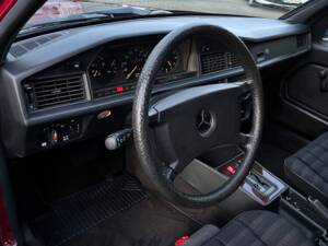 Image 13/13 of Mercedes-Benz 190 E 1.8 (1990)