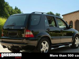 Image 6/15 of Mercedes-Benz ML 55 AMG (2000)