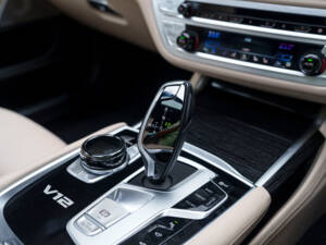 Imagen 20/36 de BMW M760Li xDrive (2019)