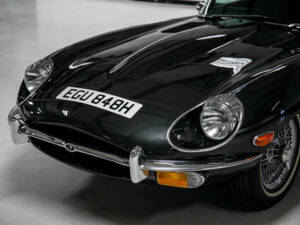 Image 8/28 de Jaguar E-Type (1970)