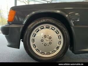 Afbeelding 14/28 van Mercedes-Benz 190 E 2.5-16 (1990)