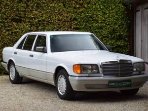 Image 17/55 of Mercedes-Benz 560 SEL (1989)