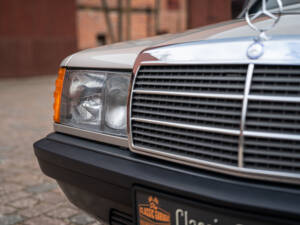 Image 3/77 of Mercedes-Benz 190 E 2.3 (1988)