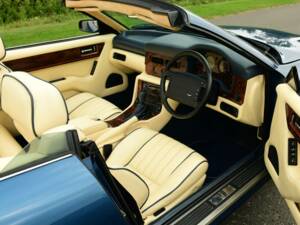 Immagine 22/50 di Aston Martin Virage Volante (1995)