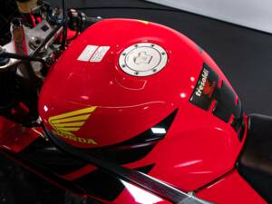 Bild 37/42 von Honda DUMMY (2000)