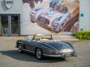 Afbeelding 3/38 van Mercedes-Benz 300 SL Roadster (1961)