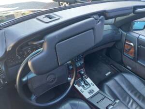Image 17/22 of Mercedes-Benz 500 SL (1991)
