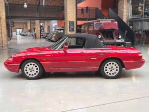 Image 2/27 of Alfa Romeo 2.0 Spider (1992)