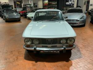 Image 2/22 de Alfa Romeo 2000 GT Veloce (1971)