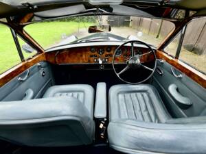 Image 23/50 of Bentley S 3 Continental Flying Spur (1963)