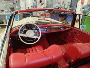 Image 2/9 de Mercedes-Benz 300 SE (1967)