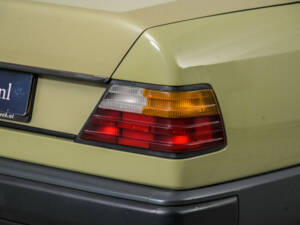 Image 30/50 of Mercedes-Benz 200 D (1986)