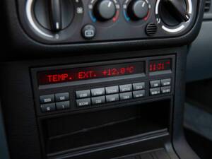 Bild 71/92 von BMW 325i (1994)
