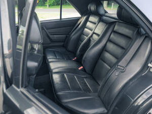 Imagen 34/51 de Mercedes-Benz 190 E 2.5-16 Evolution II (1991)