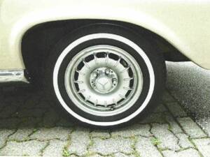 Image 17/59 de Mercedes-Benz 280 SE (1969)