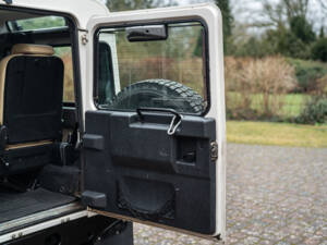 Image 18/50 of Land Rover Defender 90 (2008)