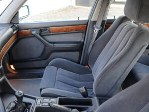 Image 33/41 of BMW 735i (1987)