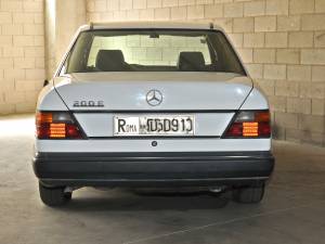 Afbeelding 5/26 van Mercedes-Benz 200 (1989)